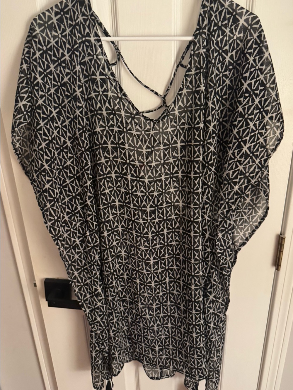 Kona Sol Black and White Patterned Kaftan Top